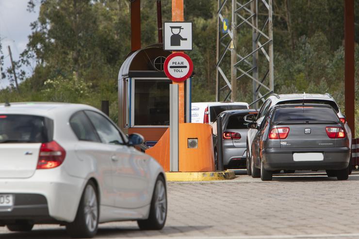 Coches nunha peaxe en autoestrada 