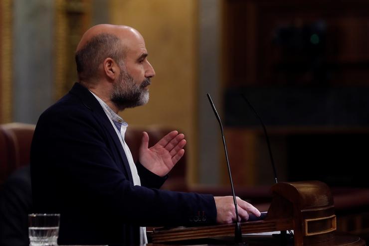 O deputado do BNG, Néstor Rego, durante a súa intervención no pleno do Congreso este mércores. Pool / Europa Press