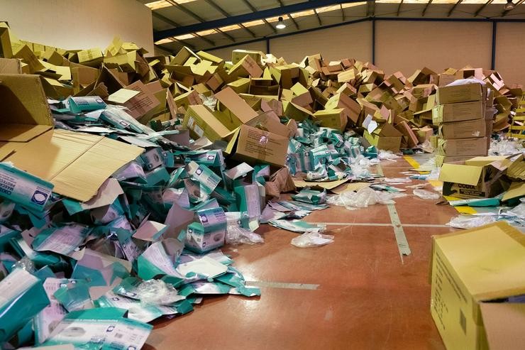 Roubo de máscaras e material sanitario nunha nave situada no Polígono do Tambre en Santiago de Compostela. XOÁN CRESPO 