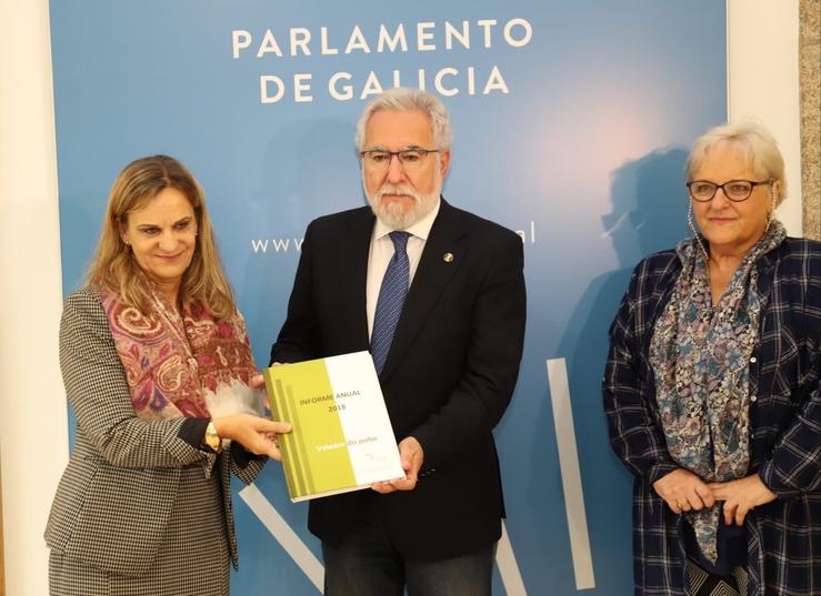 A Valedora do Pobo entrega ao presidente do Parlamento o informe correspondente a 2018. PARLAMENTO DE GALICIA - Arquivo 