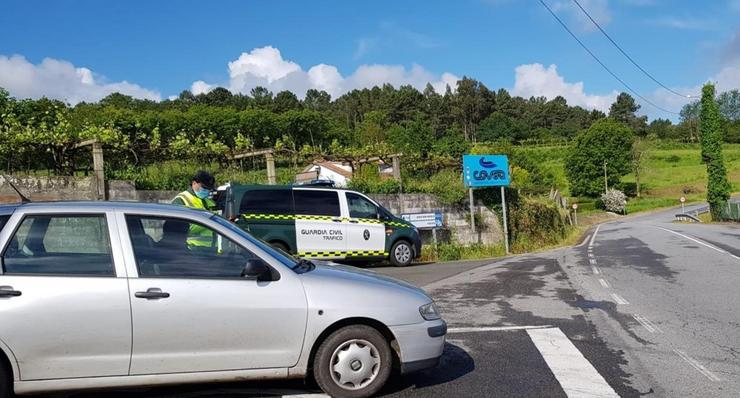 Control da Garda Civil na Estrada no marco do estado de alarma.. GARDA CIVIL 