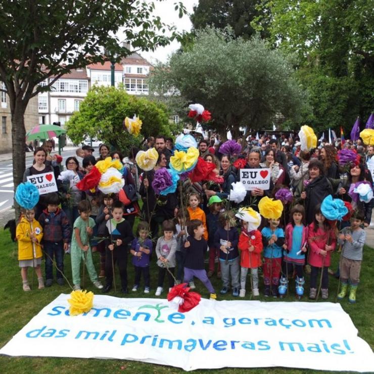 Pais e fillos da escola Semente. Foto: Semente Compostela