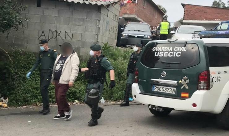 Operativo da Garda Civil para a detención dos responsables dun ataque a axentes da Policía Local de Poio (Pontevedra) no poboado de Ou Vao de Arriba.. GARDA CIVIL 