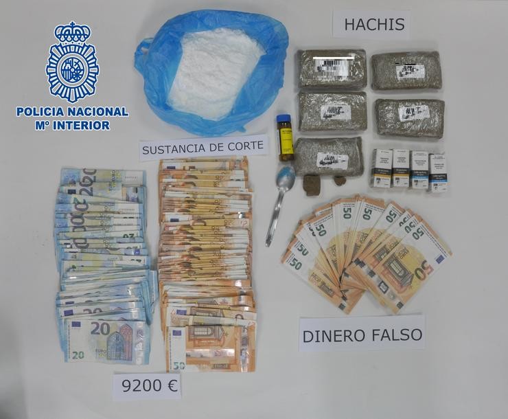 Material intervido en Ferrol s cinco persoas por tráfico de drogas.. POLICÍA NACIONAL 