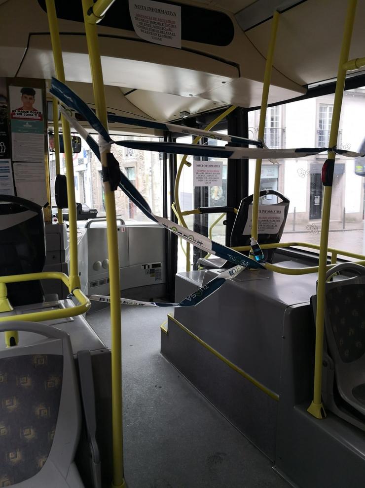 Autobús urbano en Santiago durante o estado de alarma. Bus, covid