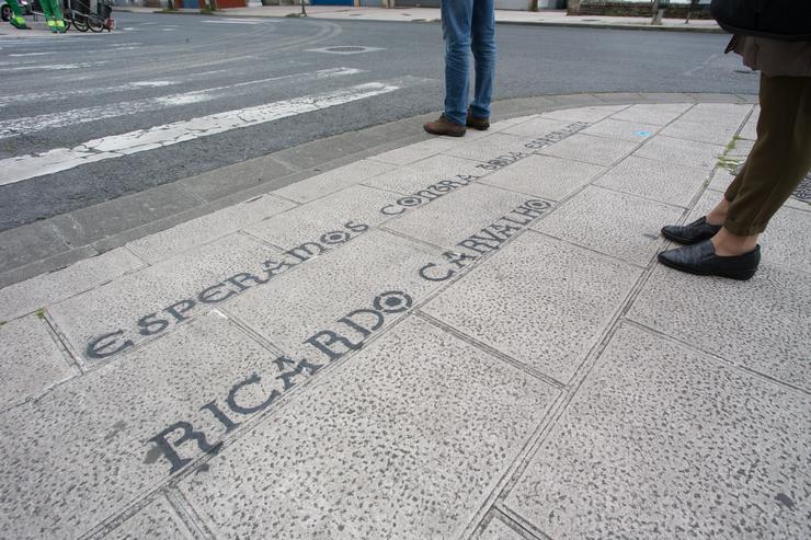 Cita de Carvalho Calero pintada nunha das beirarrúas das rúas do centro urbano de Lugo.. Carlos Castro - Europa Press 