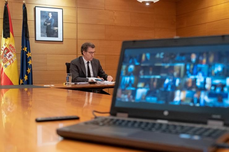 O presidente da Xunta, Alberto Núñez Feijóo, participa na décima videoconferencia co presidente do Goberno, Pedro Sánchez, e o resto de líderes autonómicos.. XUNTA 