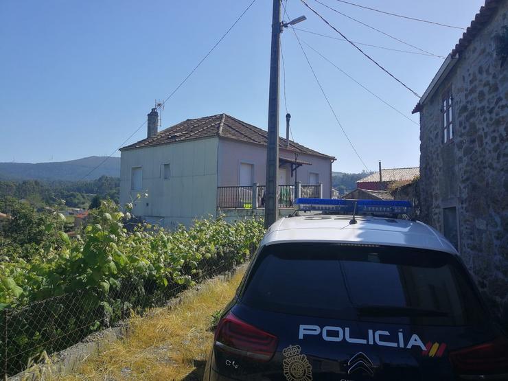 Vivenda en Vilagarcía de Arousa (Pontevedra) na que se atrincheirou un home cunha escopeta.