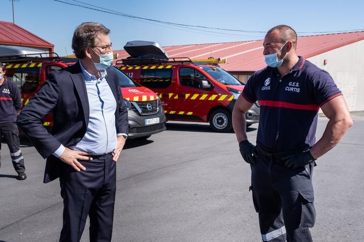 O presidente galego participa na entrega de material para grupos de emerxencias e protección civil. Xunta de Galicia