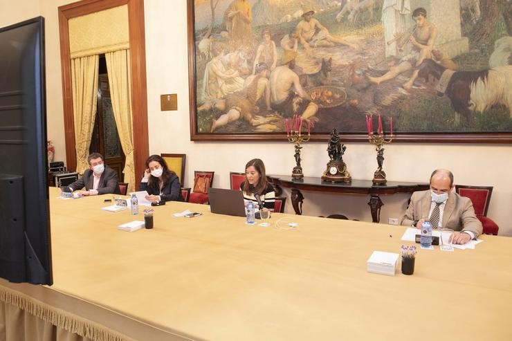 A alcaldesa, Inés Rey, presenta a oferta de campamentos de verán. ANDY PEREZ / Europa Press