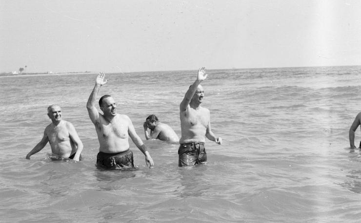 Manuel Fraga na praia de Palomares (Almería). EUROPA PRESS - Arquivo