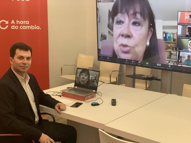 O líder do PSdeG, Gonzalo Caballero, nun encontro virtual coa súa militancia e a presidenta do PSOE, Cristina Narbona. PSDEG 