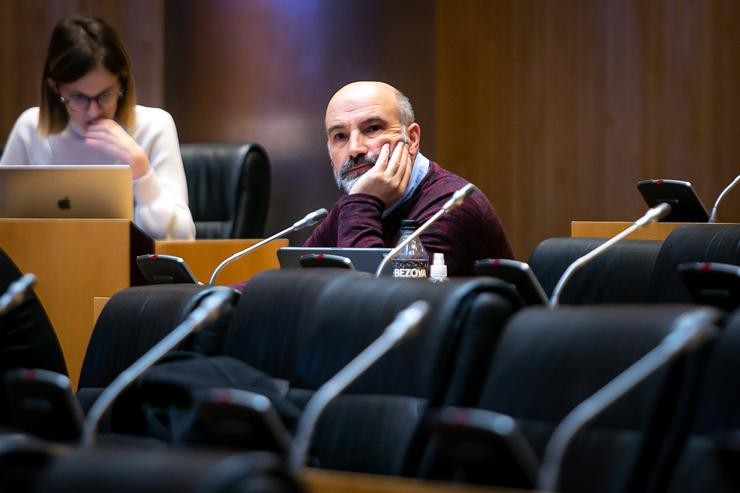 O deputado do Grupo Plural Néstor Rego, durante a comparecencia da ministra de Traballo e Economía Social, Yolanda Díaz, na Comisión de Traballo, Inclusión, Seguridade Social e Migracións para explicar as medidas acometidas para facer fronte ao COV. Congreso dos Deputados - Arquivo 