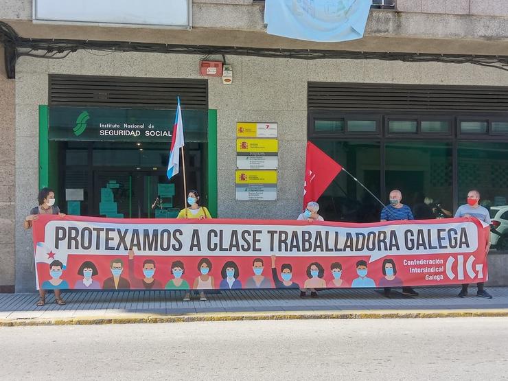 Protesta fronte a un edificio administrativo estatal este 27 de maio de 2020. CIG 