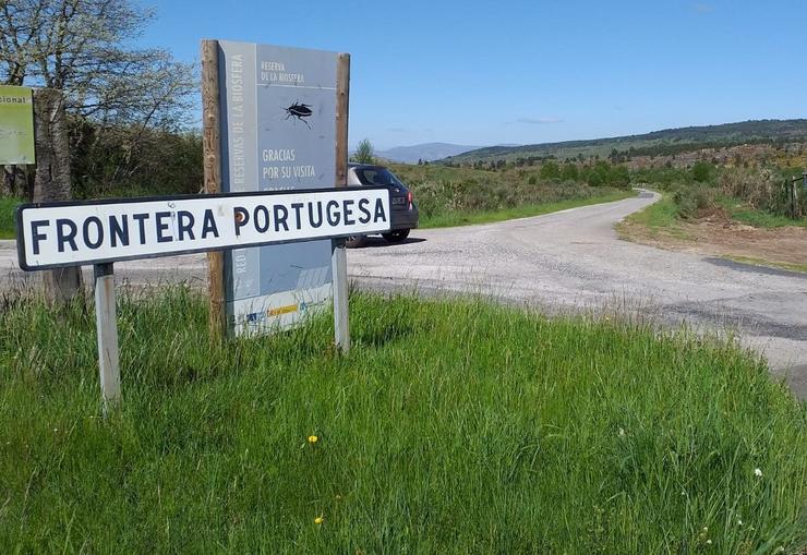 Paso fronteirizo entre Calvos de Randín (Ourense) e Tourem (Portugal).. SUP