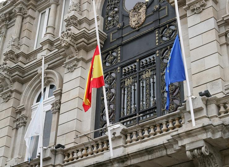 O Concello da Coruña xa acordara decretar loito oficial polas vícitmas do coronavirus 