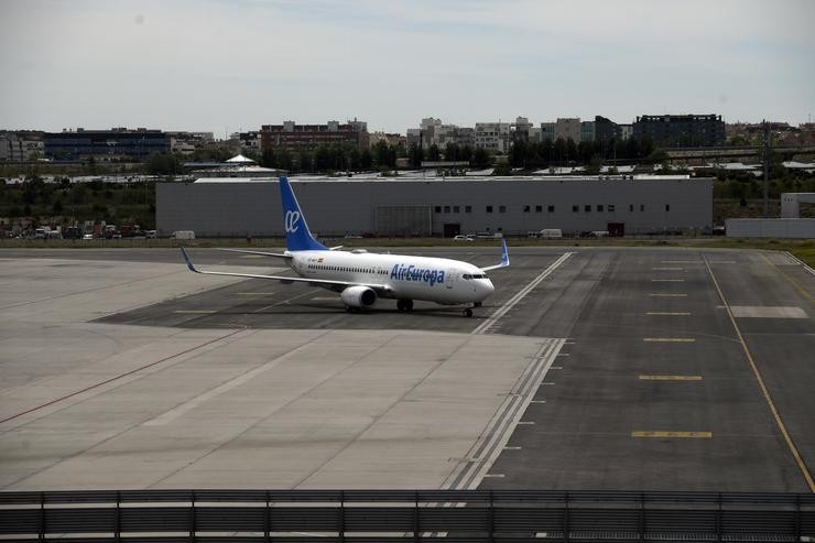Avións aparcados no Aeroporto Adolfo Suárez Madrid Barallas o mesmo día en que empresarios de Madrid Foro Empresarial expuxesen que se poñan a disposición dos viaxeiros que cheguen ao país test rápidos nos aeroportos españois para que p. Óscar Canas - Europa Press