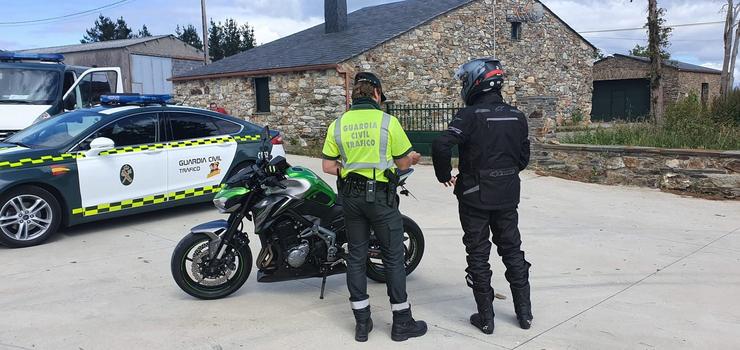 Control de velocidade de motocicletas e ciclomotores / GARDA CIVIL DE LUGO / Europa Press