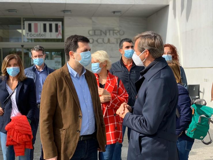 O candidato do PSdeG á Xunta, Gonzalo Caballero, e o alcalde de Ames (A Coruña), José Miñones. PSDEG