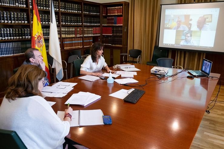 A conselleira de Educación, Carmen Pomar, reúnese co tres reitores. XOÁN CRESPO 