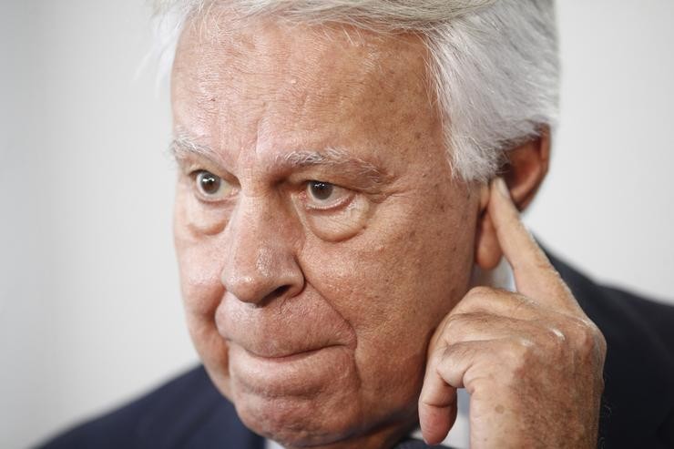 O ex presidente fel Goberno Felipe González á saída do acto conmemorativo do 40º aniversario da Constitución de 1978.. Eduardo Parra - Europa Press - Arquivo