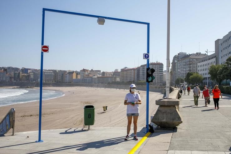 Coronavirus.- O Concello da Coruña pecha temporalmente os accesos ás praias ao superarse a capacidade. ANDY PEREZ 