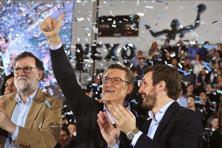 O expresidente do Goberno, Mariano Rajoy, o presidente da Xunta e candidato á reelección polo PPdeG, Alberto Núñez Feijóo, e o presidente do PP, Pablo Casado,  nun acto en Ourense (Galicia) a 1 de marzo de 2020.. Rosa Veiga - Europa Press - Arquivo 