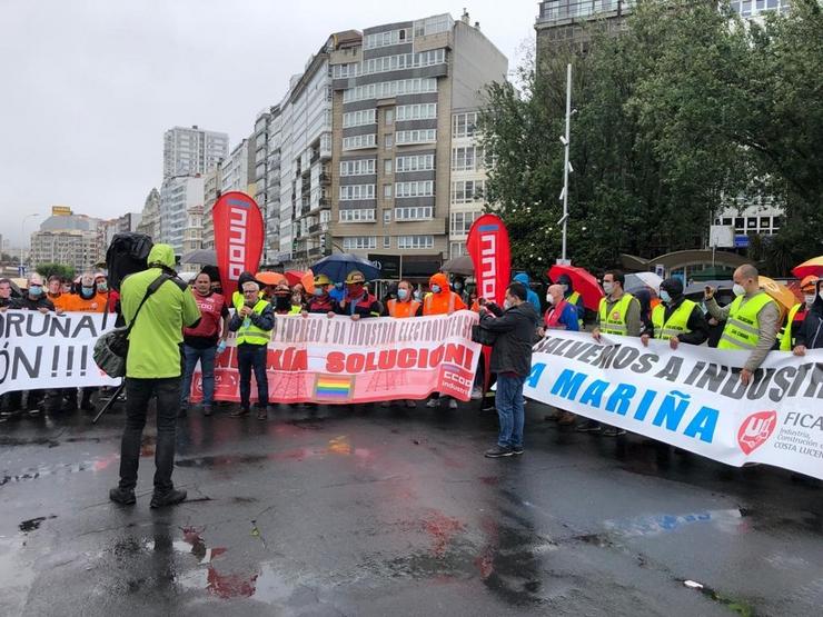 Traballadores da industria electrointensiva concéntranse na Coruña para reclamar medidas que dean viabilidade á súa actividade e manteñan o emprego / CCOO.