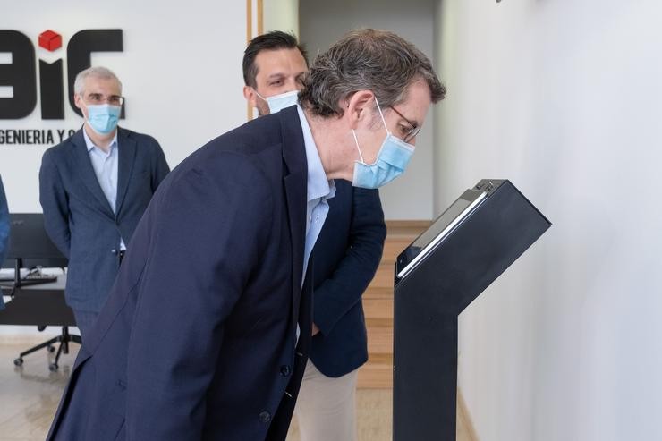 O presidente da Xunta, Alberto Núñez Feijóo, durante unha visita ás instalacións da empresa situada en Bergondo