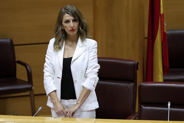 A ministra de Traballo e Economía Social, Yolanda Díaz, durante a súa comparecencia este luns na comisión correspondente do Senado, para informar as liñas básicas do seu departamento nun momento no que o pacto de PSOE e Unidas Podemos con Bil. Pool