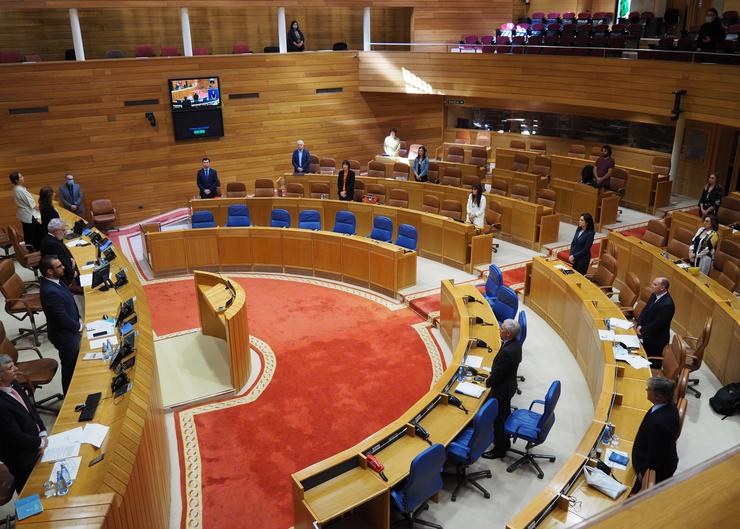 Minuto de silencio na Cámara galega antes de comezar o pleno da Deputación Permanente este 4 de xuño 