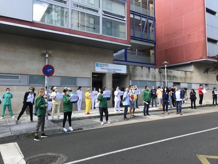 Protesta de traballadores diante da residencia de Volta do Castro 