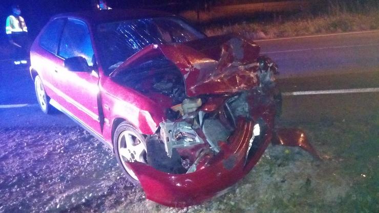 Coche sinistrado tras un accidente /  GARDA CIVIL