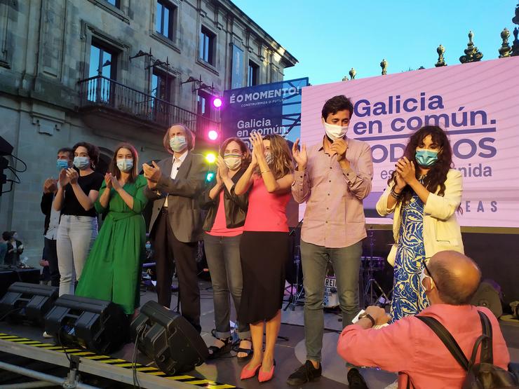 Peche de campaña de Galicia en Común-Anova Mareas con Antón Gómez-Reino, Yolanda Díaz, Ada Colau e candidatos da coalición. SANTIAGO DE COMPOSTELA / Europa Press
