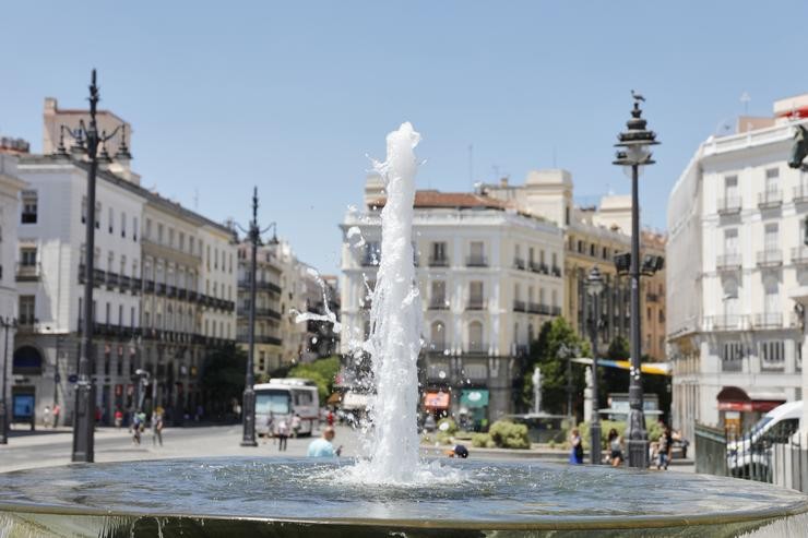 Unha das fontes xemelgas na Puerta del Sol, en Madrid. Jesús Hellín - Europa Press