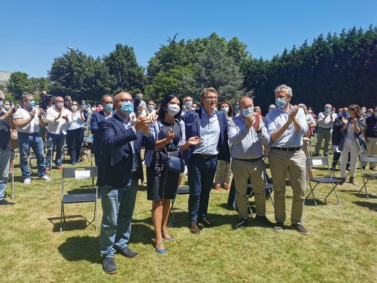 O presidente do PPdeG, Alberto Núñez Feijóo, xunto aos presidentes do partido na provincia de Ourense, Manuel Baltar; en Lugo, Elena Candia; en Pontevedra, Alfonso Rueda; e o secretario xeral, Miguel Tellado.