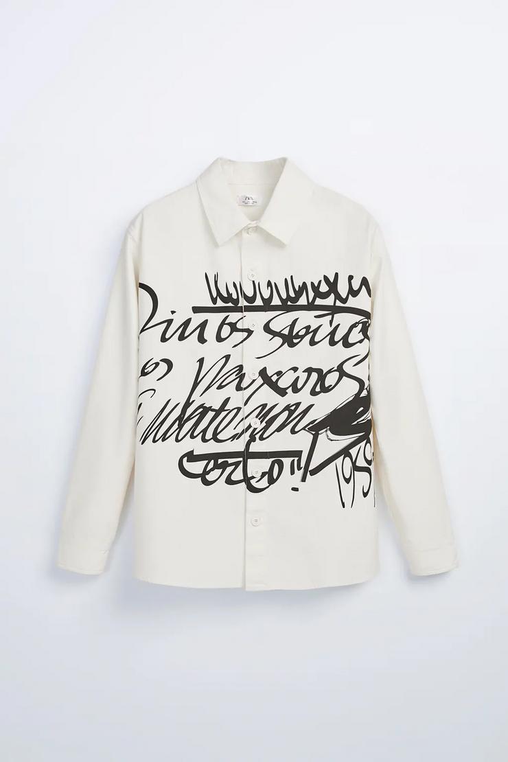 Camisa de Zara que contén un poema de Uxío Novoneyra