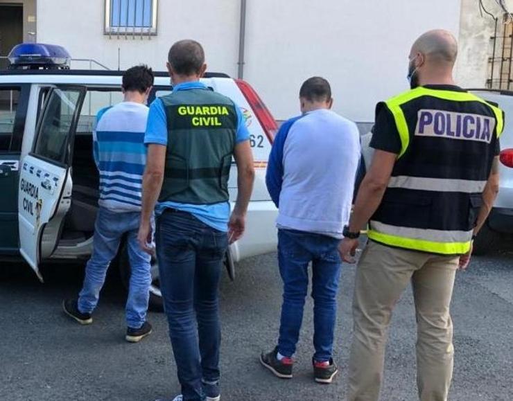 Catro persoas detidas en relación ao roubo con violencia nunha gasolineira de Ferrol. POLICÍA NACIONAL