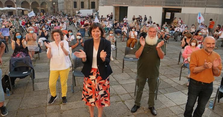 Mitin do BNG na Praza dá Quintana, con Ana Pontón, Goretti Sanmartín e Xosé Luís Rivas 'Mini', durante a campaña do 12 de xullo de 2020, na crise sanitaria da pandemia.. BNGº 