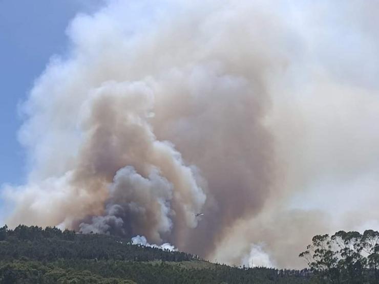Incendio en Lousame / twitter incendios Galicia