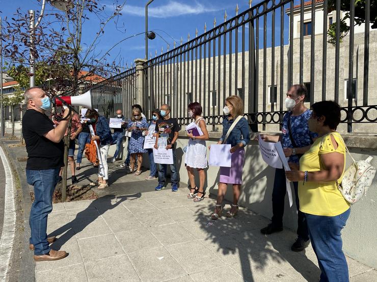 Protesta dos traballadores de residencias de Política Social ante a Xunta.