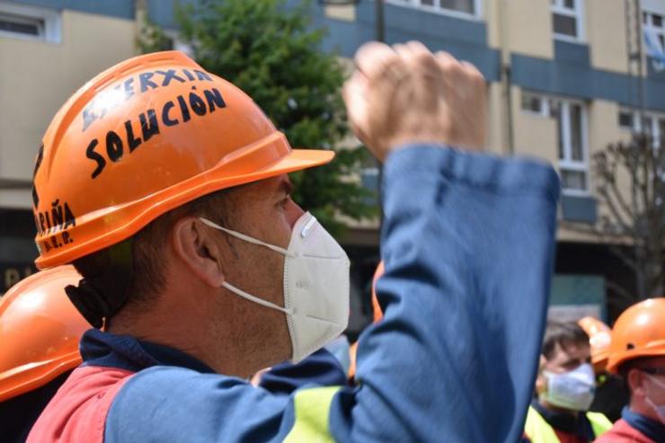 Un obreiro de Alcoa, nunha das protestas contra o ERE. AXM