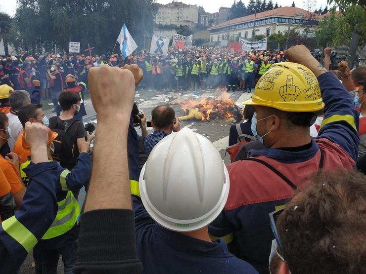 Protesta de traballadores de Alcoa ante a Xunta