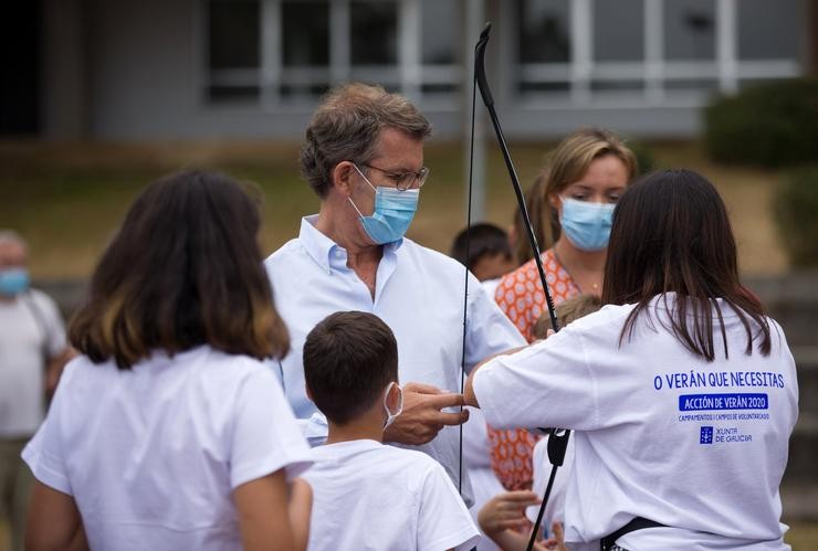 Alberto Núñez Feijóo visita un campamento de verán en Bergondo (A Coruña).. Xunta de Galicia