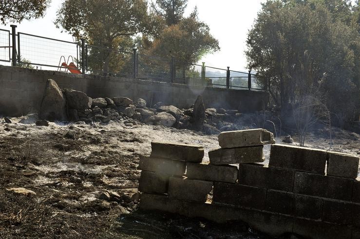 Zona queimada polo incendio de Cualedro e Monterrei (Ourense) que segue sen control. Rosa Veiga - Europa Press