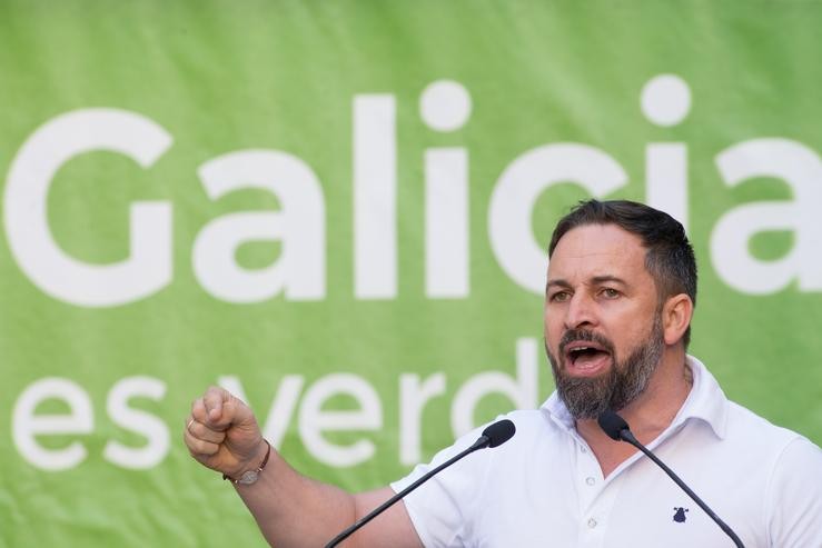 O presidente de Vox, Santiago Abascal, participa nun mitin do partido, na Praza Anxo Fernández Gómez de Lugo,. Carlos Castro - Europa Press