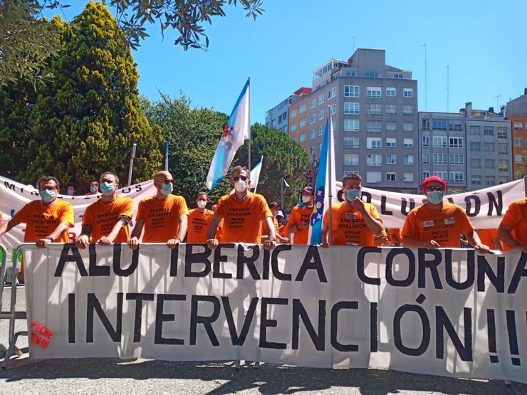 Os traballadores de Alu Ibérica protagonizan unha protesta coincidindo cun mitin do presidente do Goberno e secretario xeral do PSOE, Pedro Sánchez, na Coruña. COMITÉ DE EMPRESA DE ALU IBÉRICA 