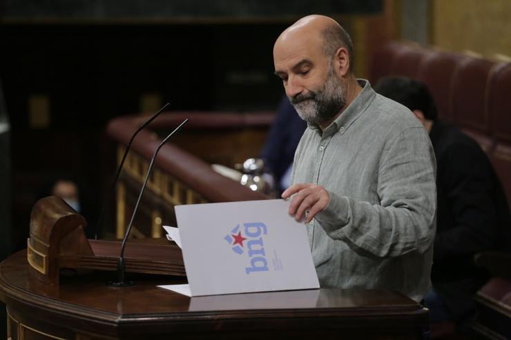 O deputado do BNG no Congreso, Néstor Rego, durante a súa intervención nunha sesión plenaria na que ademais se debate o Decreto Lei 21