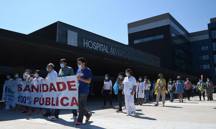 Protesta pola Sanidade Pública á entrada do Álvaro Cunqueiro © Miguel Nuñez