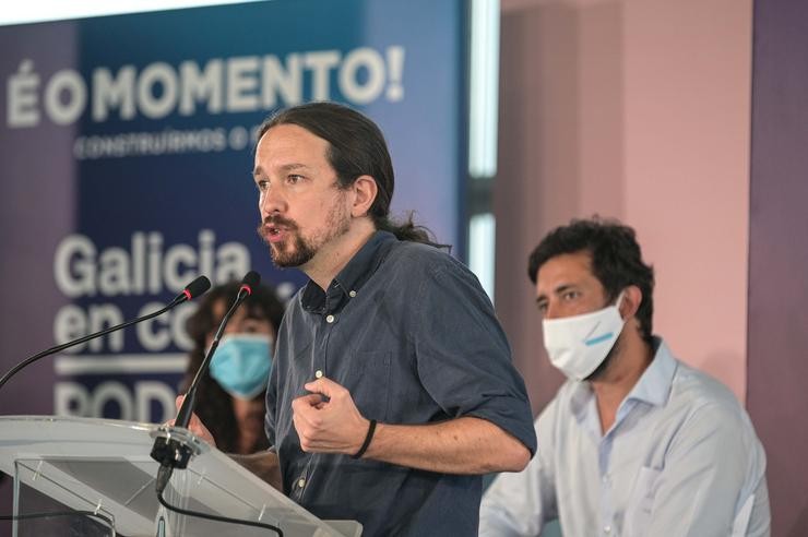 O secretario xeral de Podemos e vicepresidente segundo do Goberno, Pablo Iglesias, xunto ao secretario xeral de Podemos Galicia, Antón Gómez-Reino / M. Dylan - Europa Press.